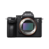 Vollformatkamera Sony Alpha 7 III mit 24,2 MP Sensor, ideal für Foto- und Videoaufnahmen in professioneller Qualität.